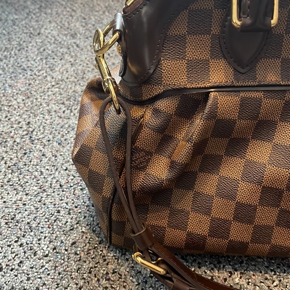 Louis Vuitton Damier Canvas Trevi PM Bag - Picture 3 of 12